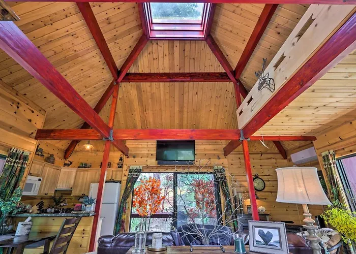Dom wakacyjny Furnished Deck: Romantic Strawberry/pine Studio! *