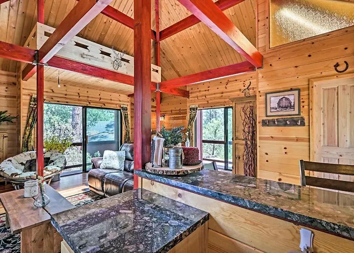 Dom wakacyjny Furnished Deck: Romantic Strawberry/pine Studio!