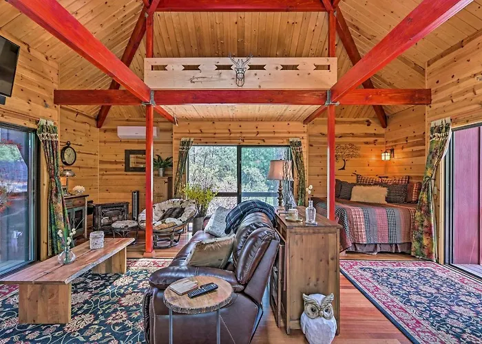 Dom wakacyjny Furnished Deck: Romantic Strawberry/pine Studio! Pine