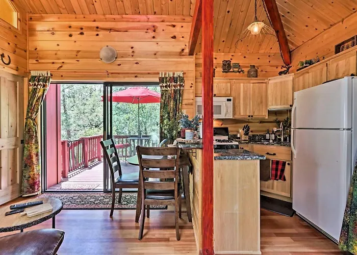 Furnished Deck: Romantic Strawberry/pine Studio!