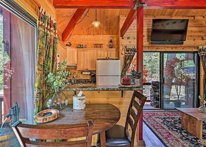 Dom wakacyjny Furnished Deck: Romantic Strawberry/pine Studio! Pine