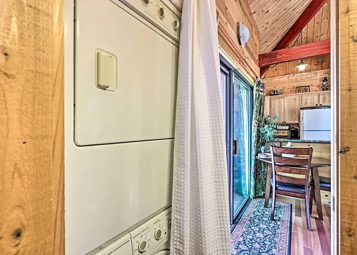 Furnished Deck: Romantic Strawberry/pine Studio! * Pine