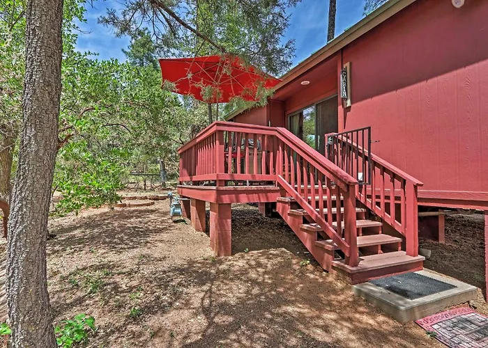 Dom wakacyjny Furnished Deck: Romantic Strawberry/pine Studio! *